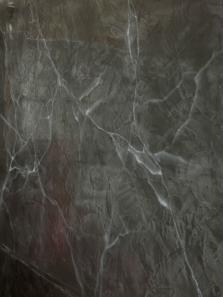 Marble effect plaster with white veining on black base